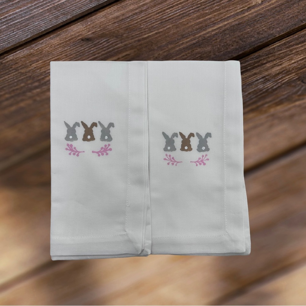 Hand Painted White Cloth Napkins Dinner Kitchen Table Set of 4 Bunnies‎ Easter